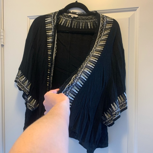 Light shawl/poncho - Picture 2 of 5